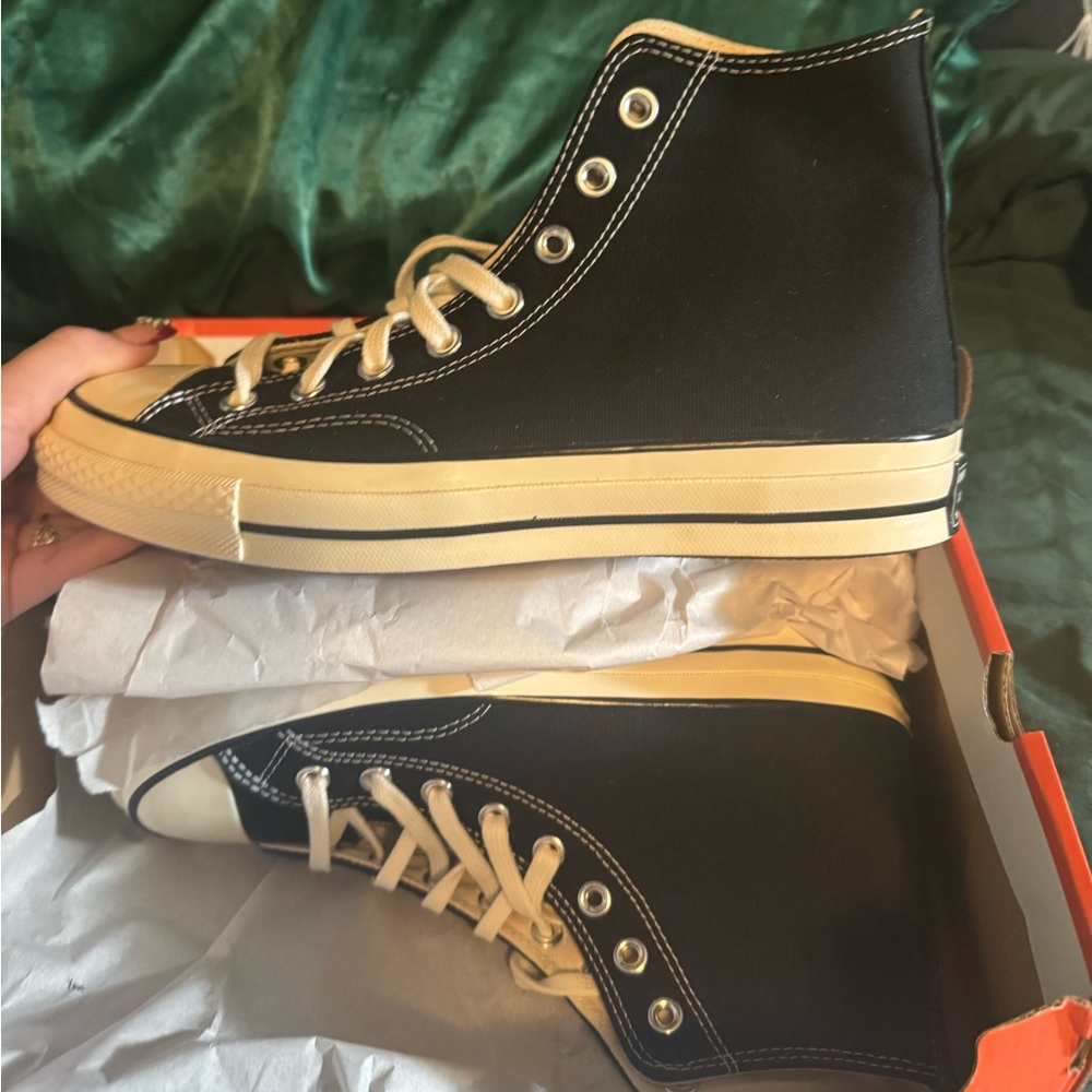 Black hightop, Converse.
